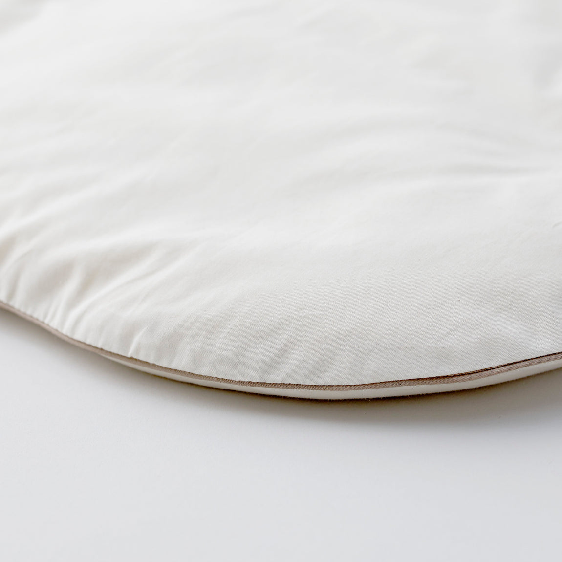 サンドベージュ